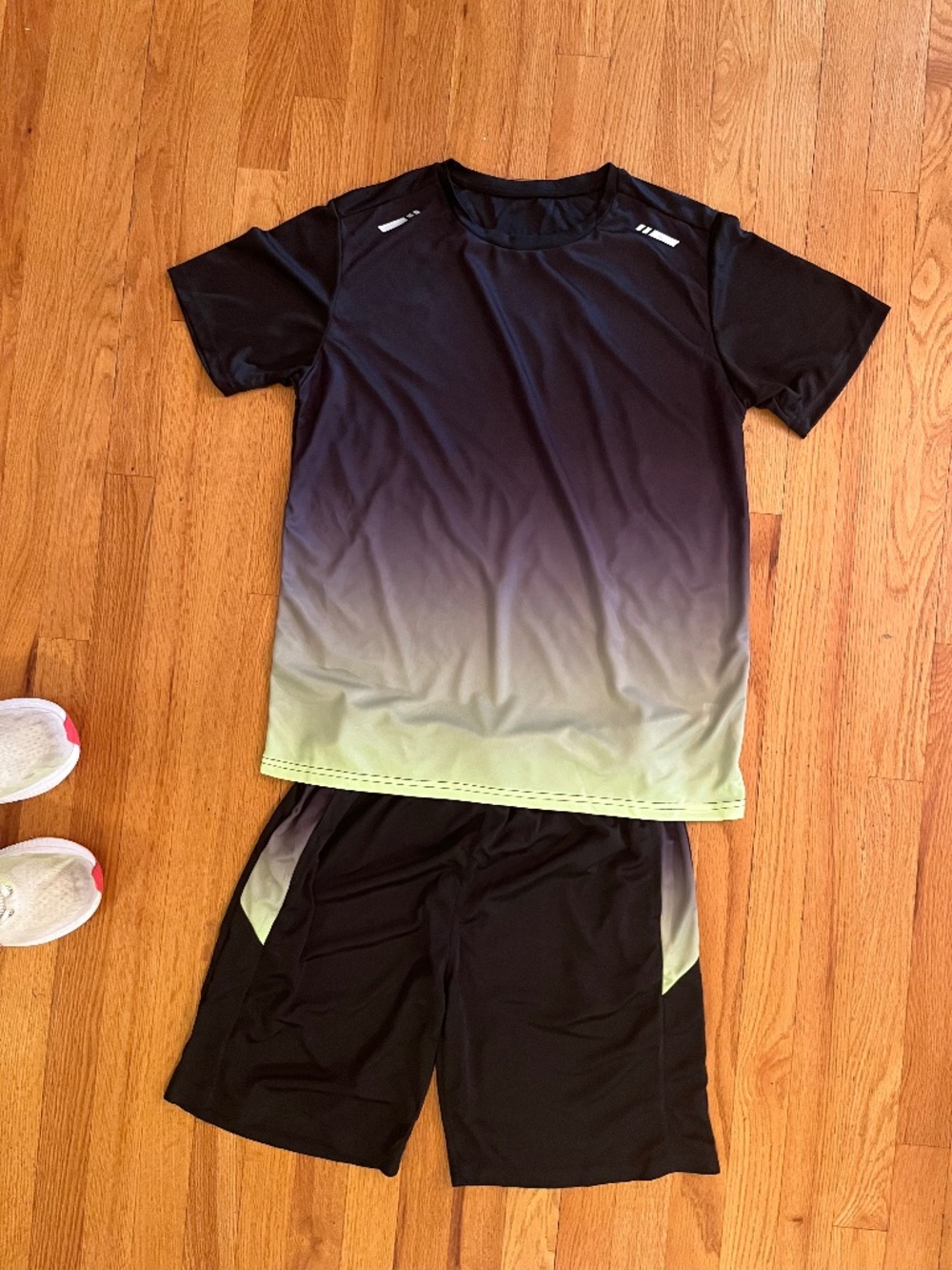 SHEIN Men’s Gradient Activewear Set Short Sleeve Tee & Shorts Size M
